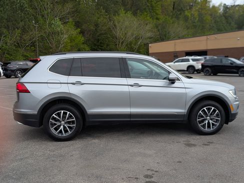 Used 2020 Volkswagen Tiguan SE image 10