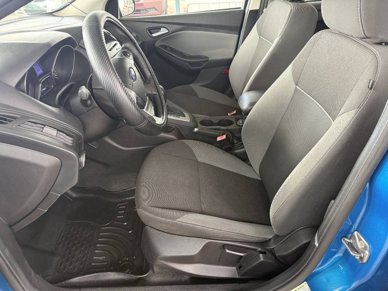 Used 2013 Ford Focus SE FWD image 2