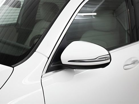 Used 2025 Mercedes-Benz GLB 250 image 10