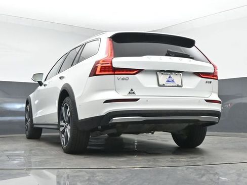 Used 2025 Volvo V60 B5 Cross Country Plus AWD/4WD image 16