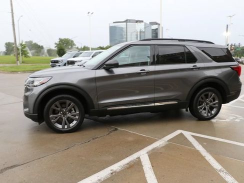 Used 2025 Ford Explorer Active w/ Active Comfort Package AWD/4WD image 4