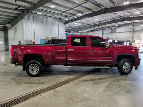 Used 2019 GMC Sierra 3500 Denali w/ Duramax Plus Package image 2