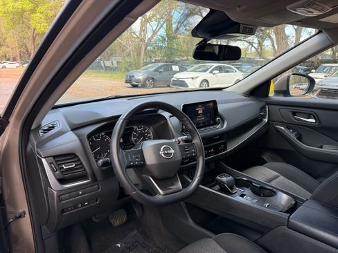 Used 2025 Nissan Rogue SV image 31