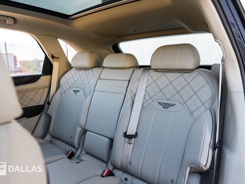 Used 2022 Bentley Bentayga image 30