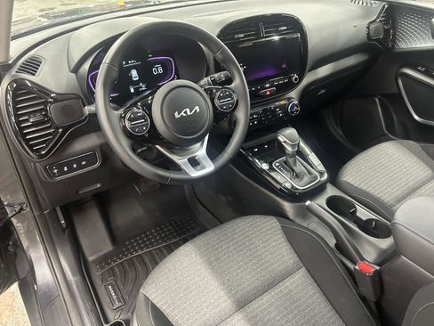 Used 2024 Kia Soul EX image 17