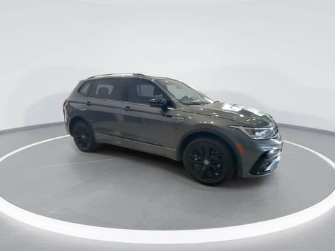 Used 2022 Volkswagen Tiguan SE R-Line AWD/4WD image 2