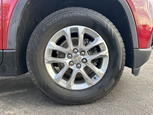 Used 2021 Chevrolet Traverse LT FWD image 13