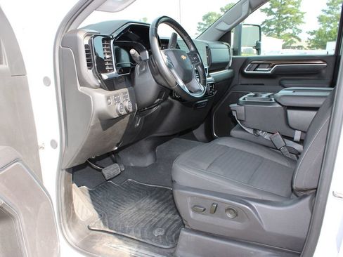 Used 2025 Chevrolet Silverado 3500 LT w/ Convenience Package AWD/4WD image 11