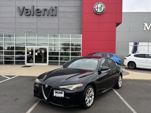 Certified 2023 Alfa Romeo Giulia Ti AWD/4WD image 1