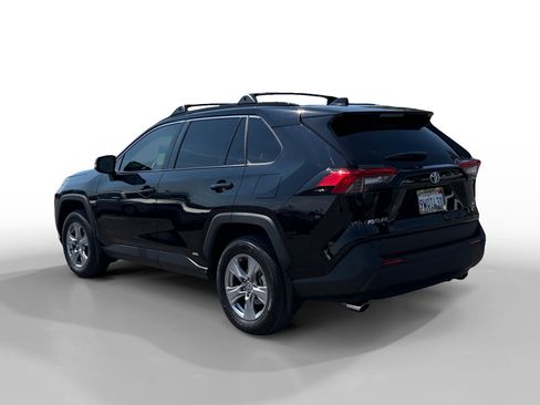 Used 2025 Toyota RAV4 XLE AWD/4WD image 3
