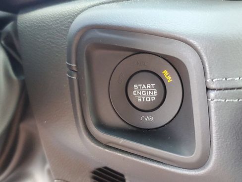 Used 2025 Jeep Wrangler Unlimited Rubicon AWD/4WD image 29