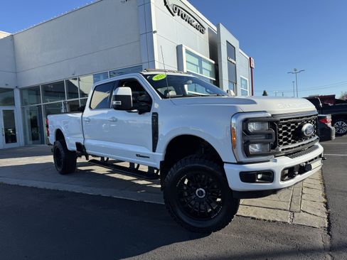 Used 2023 Ford F250 Lariat w/ Sport Appearance Package image 9