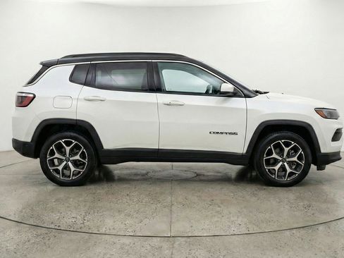 Used 2025 Jeep Compass Limited image 11