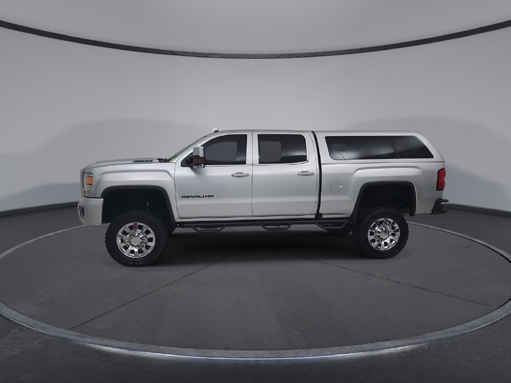 Used 2017 GMC Sierra 2500 Denali w/ Duramax Plus Package AWD/4WD image 10