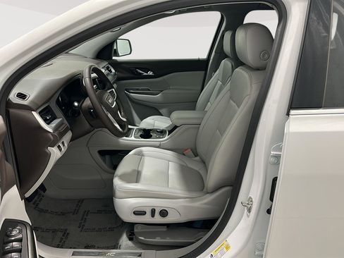 Used 2023 GMC Acadia SLT image 16