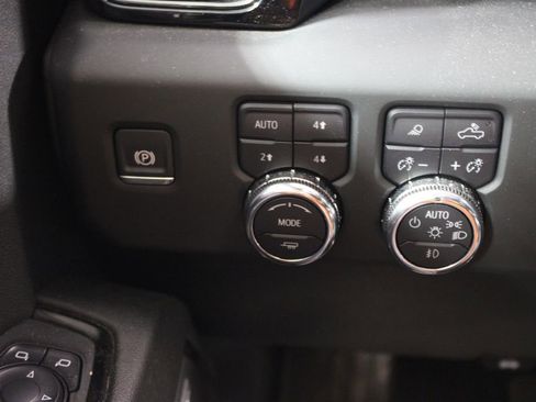 Used 2024 GMC Sierra 2500 AT4 w/ AT4 Premium Plus Package image 30