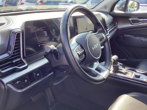Used 2023 Kia Sportage EX image 11