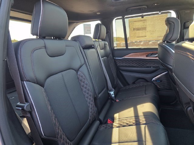 New 2027 Jeep Grand Cherokee Summit AWD/4WD image 15