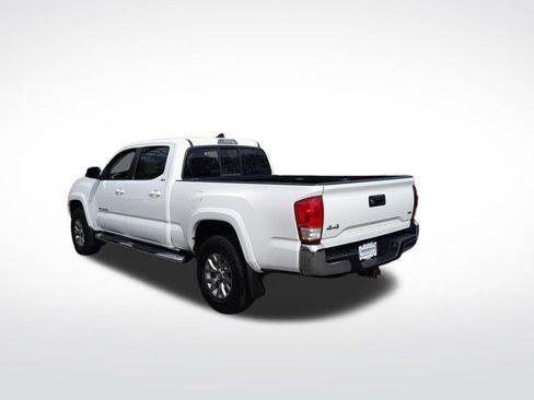 Used 2016 Toyota Tacoma SR5 w/ SR5 Appearance Package (SN) image 6