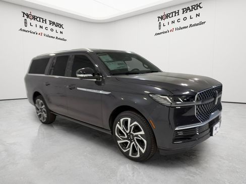 New 2026 Lincoln Navigator L Reserve AWD/4WD image 7