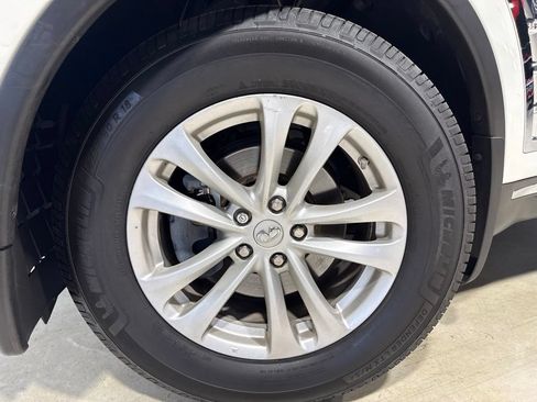 Used 2012 INFINITI FX35 AWD w/ Premium Pkg image 2