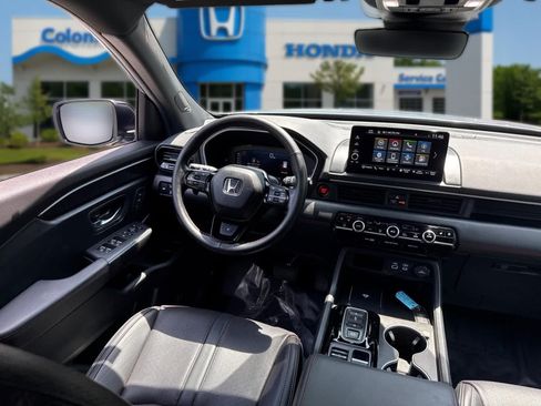 Used 2025 Honda Pilot Black Edition image 32