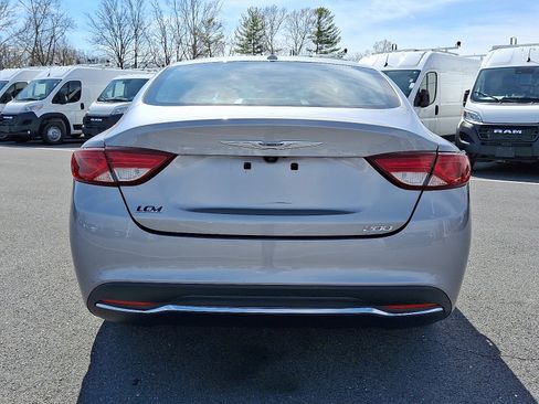 Used 2016 Chrysler 200 Limited w/ Convenience Group image 6