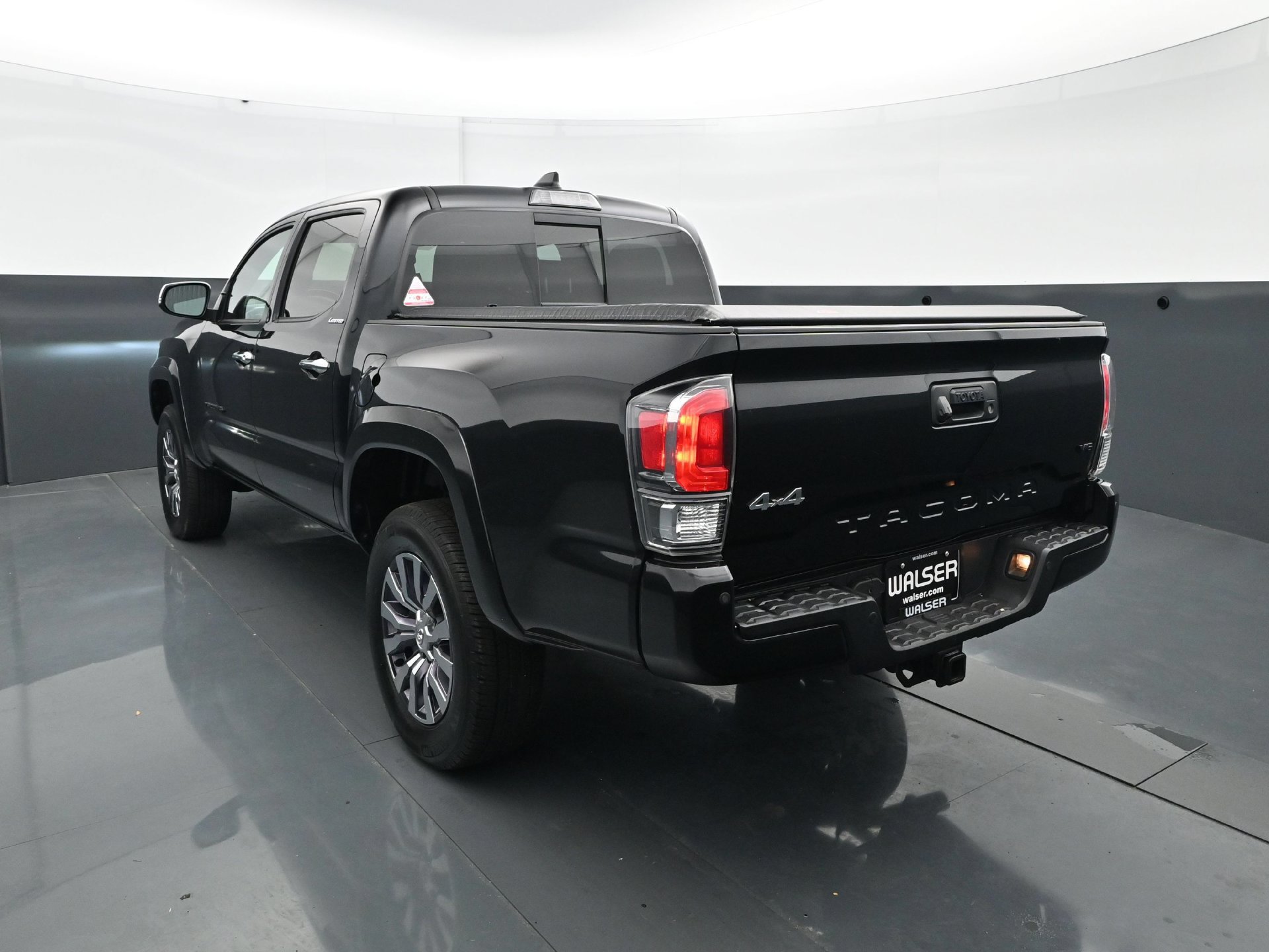 Used 2021 Toyota Tacoma Limited AWD/4WD image 5