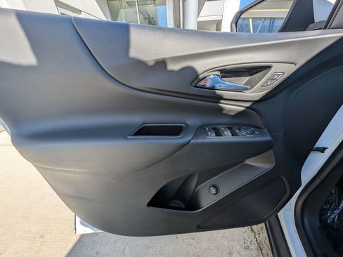 Used 2024 Chevrolet Equinox LT image 31