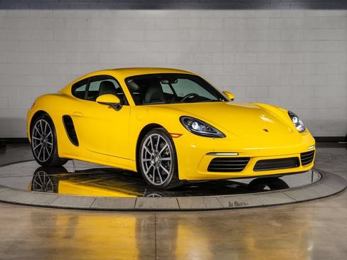 Used 2023 Porsche 718 Cayman RWD image 7
