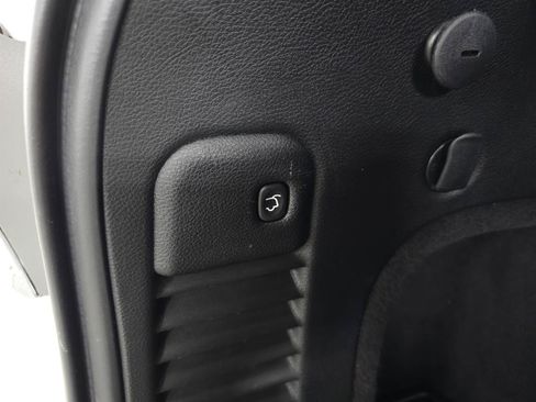 Used 2019 Jeep Grand Cherokee Overland AWD/4WD image 9