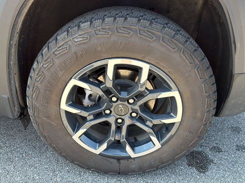 Used 2025 Chevrolet Equinox ACTIV AWD/4WD image 16