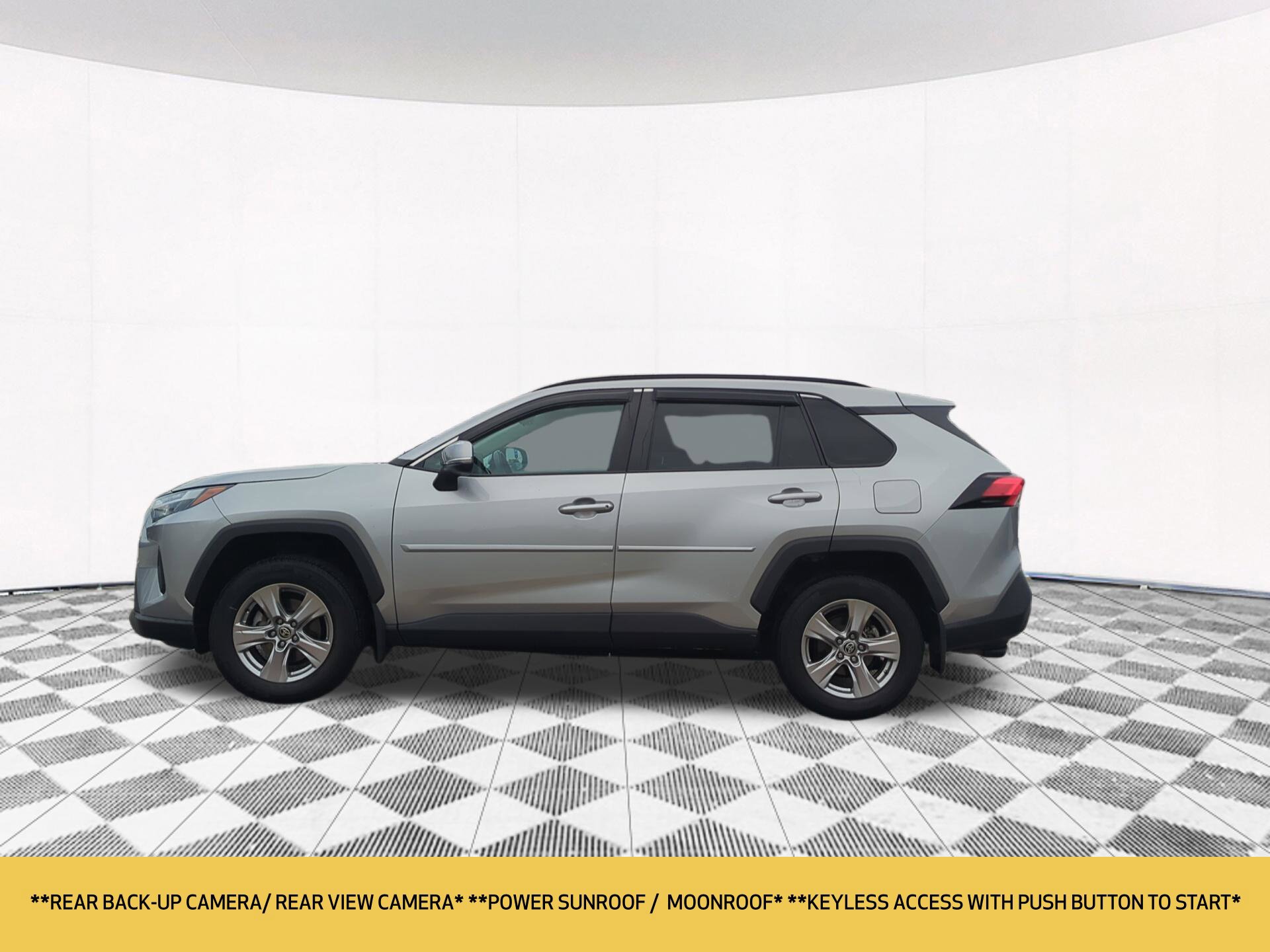 Used 2022 Toyota RAV4 XLE w/ Convenience Package AWD/4WD image 5