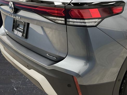 Used 2025 Volkswagen Tiguan S image 30