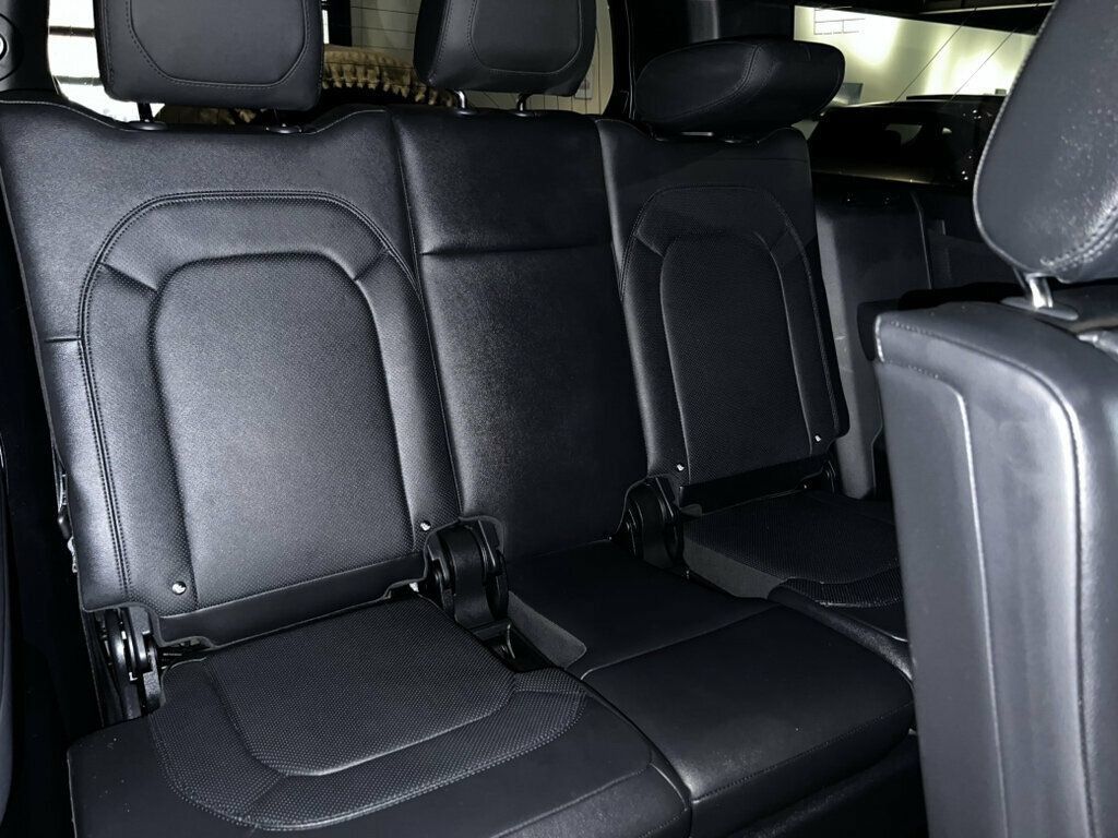 Used 2023 Land Rover Defender 130 SE AWD/4WD image 20