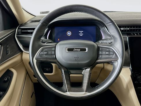 Used 2022 Jeep Grand Cherokee L Limited w/ Luxury Tech Group II image 18