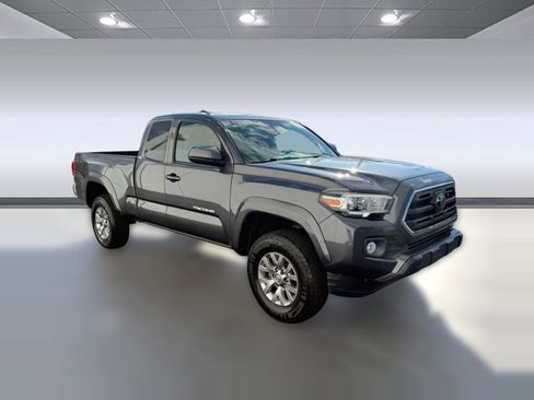 Used 2018 Toyota Tacoma SR5 image 6