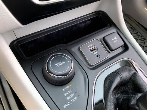 Used 2020 Jeep Cherokee Limited AWD/4WD image 35