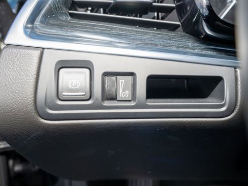 Used 2025 Cadillac XT5 Premium Luxury image 30