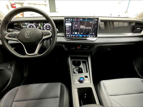 New 2026 Volkswagen Tiguan SE image 7