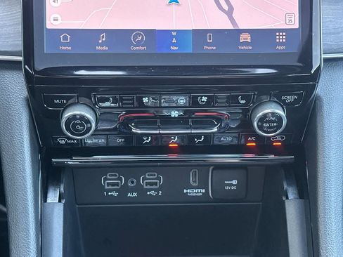 Certified 2022 Jeep Grand Cherokee Overland w/ MOPAR Finishing Package AWD/4WD image 23