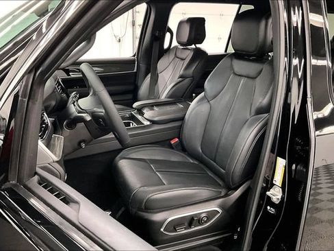 Used 2022 Jeep Wagoneer Series II AWD/4WD image 23