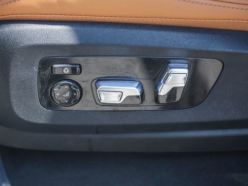 Certified 2025 BMW X5 xDrive50e w/ M Sport Package AWD/4WD image 18
