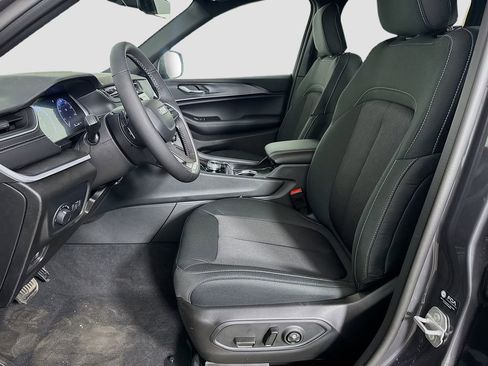 New 2025 Jeep Grand Cherokee Laredo w/ Luxury Tech Group I image 10