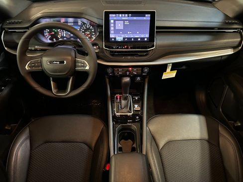 New 2026 Jeep Compass Latitude image 12