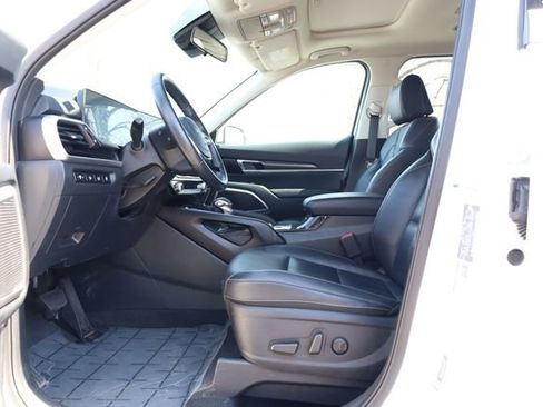 Certified 2025 Kia Telluride S image 12
