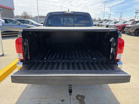 Used 2017 Toyota Tacoma SR5 w/ Tow Package image 20