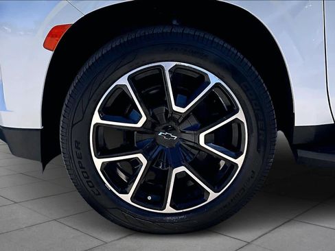 Used 2021 Chevrolet Suburban RST w/ Luxury Package image 11