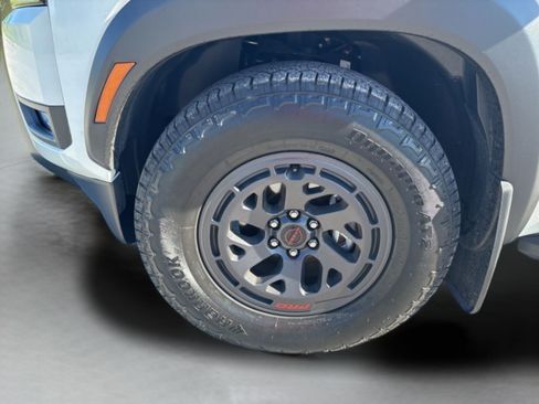 Used 2026 Nissan Frontier Pro-X w/ Pro-X Convenience Package RWD image 48