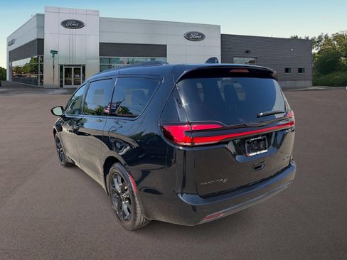 Used 2026 Chrysler Pacifica Limited w/ S Appearance Package FWD image 8